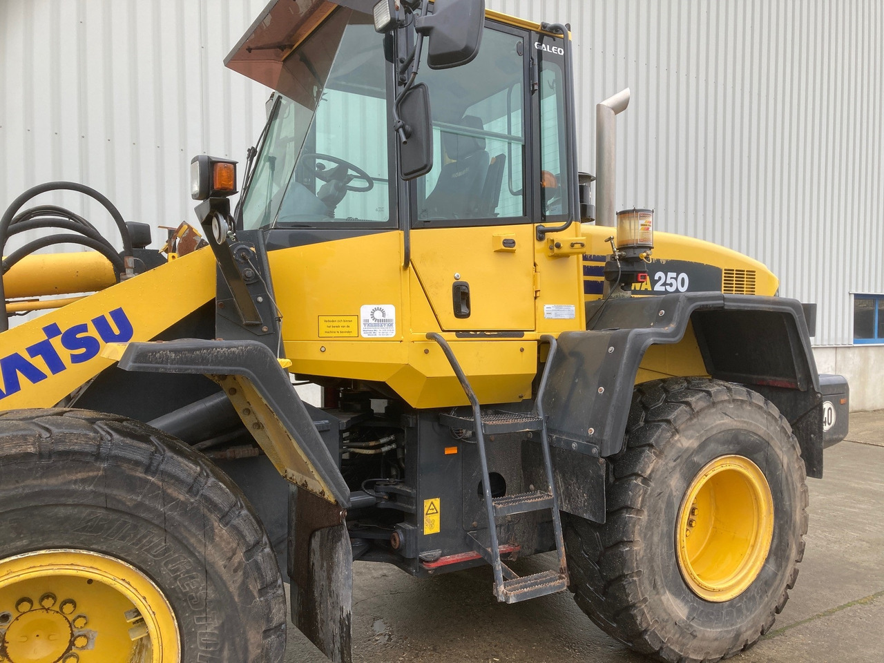 KOMATSU WA250 - Cargadora de ruedas: foto 2 KOMATSU WA250 - Cargadora de ruedas: foto 2