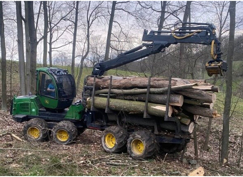 John Deere 1010E 8W - Remolque forestal: foto 1 John Deere 1010E 8W - Remolque forestal: foto 1