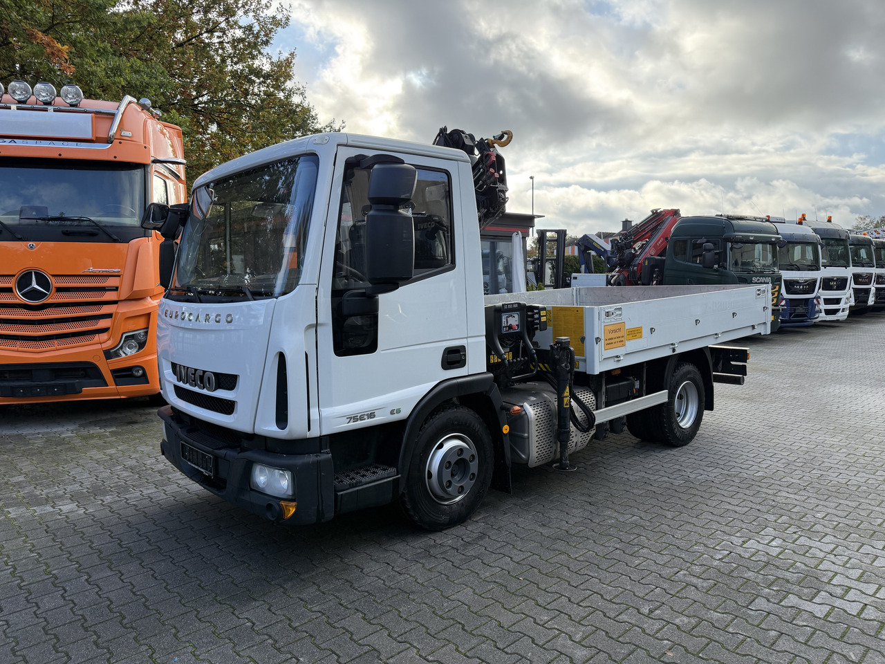 Iveco EuroCargo 75E16 Kran Hiab 055-2 - Camión caja abierta, Camión grúa: foto 1 Iveco EuroCargo 75E16 Kran Hiab 055-2 - Camión caja abierta, Camión grúa: foto 1
