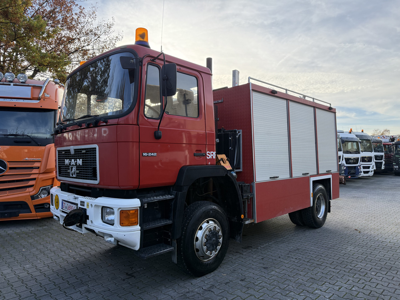 MAN F90 16.242 4X4 / Feuerwehr - Camión chasis: foto 1 MAN F90 16.242 4X4 / Feuerwehr - Camión chasis: foto 1