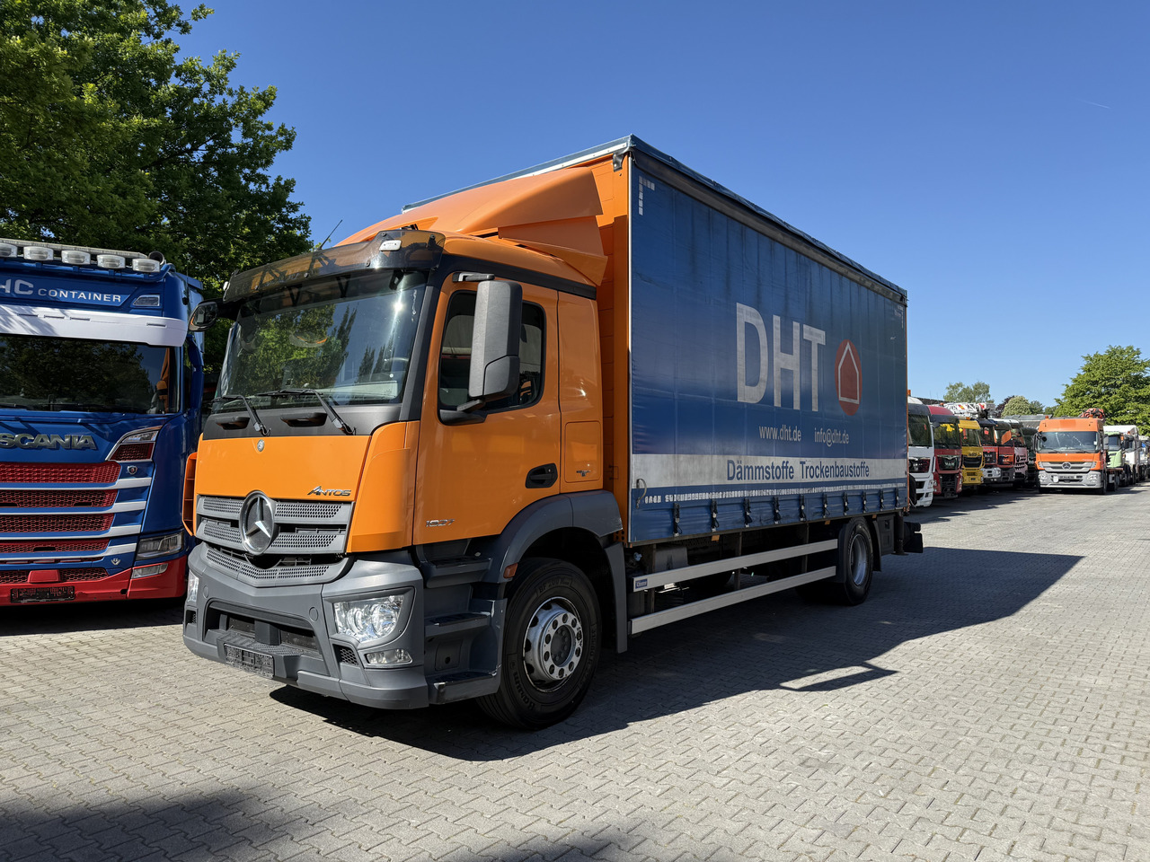 Mercedes-Benz Actros 1827 Kran Palfinger PK 9002 - Camión lona, Camión grúa: foto 1 Mercedes-Benz Actros 1827 Kran Palfinger PK 9002 - Camión lona, Camión grúa: foto 1