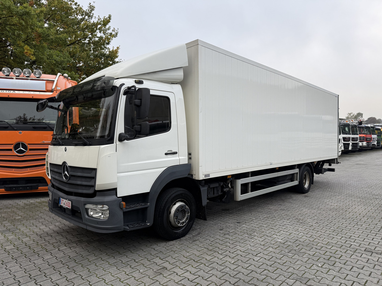 Mercedes-Benz Atego 1224 - Camión caja cerrada: foto 1 Mercedes-Benz Atego 1224 - Camión caja cerrada: foto 1
