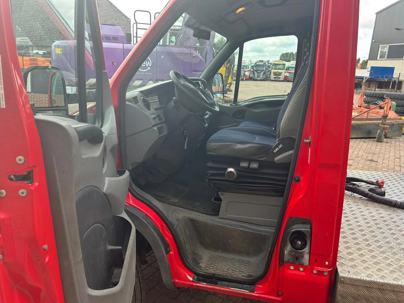 Cabeza tractora Iveco Daily 40 C18: foto 9