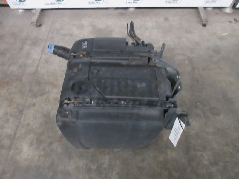 DAF 2036119 AD BLUE TANK DAF CF 450 EURO 6 // 130 LITER MODEL 2020 - Depósito de combustible para Camión: foto 5 DAF 2036119 AD BLUE TANK DAF CF 450 EURO 6 // 130 LITER MODEL 2020 - Depósito de combustible para Camión: foto 5