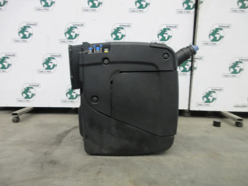 DAF 2303398 // 1928706 AD BLUE TANK 90 LITER DAF XF CF EURO 6 MODEL 2020 - Depósito de combustible para Camión: foto 2 DAF 2303398 // 1928706 AD BLUE TANK 90 LITER DAF XF CF EURO 6 MODEL 2020 - Depósito de combustible para Camión: foto 2