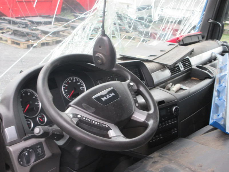 Cabina e interior para Camión MAN MAN CABINE VOOR ONDERDELEN DONOR MODEL 18.440 EURO 6 // 2016: foto 6 Cabina e interior para Camión MAN MAN CABINE VOOR ONDERDELEN DONOR MODEL 18.440 EURO 6 // 2016: foto 6