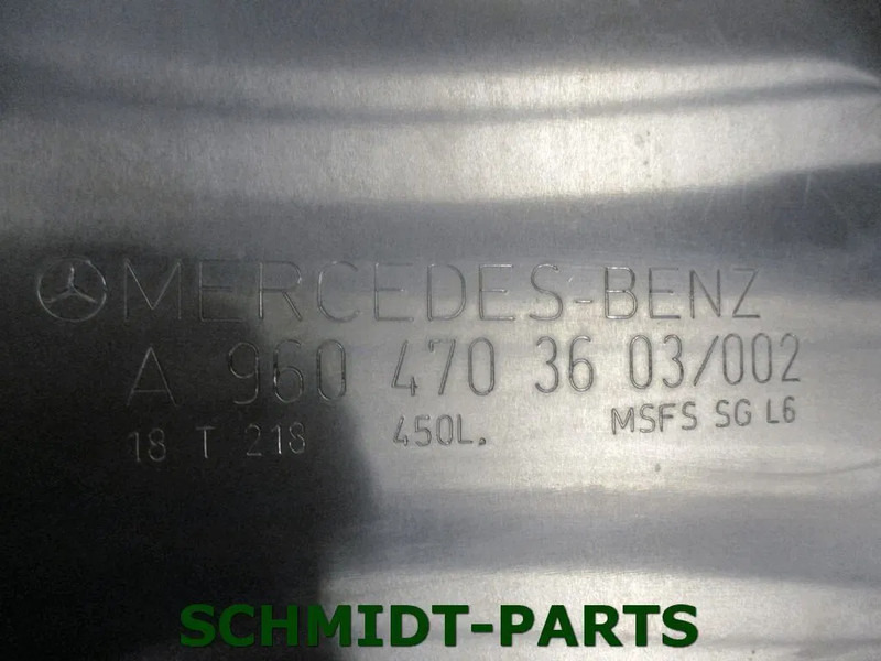 Mercedes-Benz A 960 470 36 03 DIESELTANK NIEUWE 10 X OP VOORRAAD MERCEDES ACTROS - Depósito de combustible para Camión: foto 2 Mercedes-Benz A 960 470 36 03 DIESELTANK NIEUWE 10 X OP VOORRAAD MERCEDES ACTROS - Depósito de combustible para Camión: foto 2