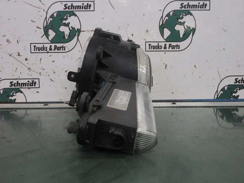 Mercedes-Benz A 960 820 30 56 // A 960 820 09 56 MISTLAMP MERCEDES BENZ 1845 EURO 6 - Sistema eléctrico para Camión: foto 2 Mercedes-Benz A 960 820 30 56 // A 960 820 09 56 MISTLAMP MERCEDES BENZ 1845 EURO 6 - Sistema eléctrico para Camión: foto 2