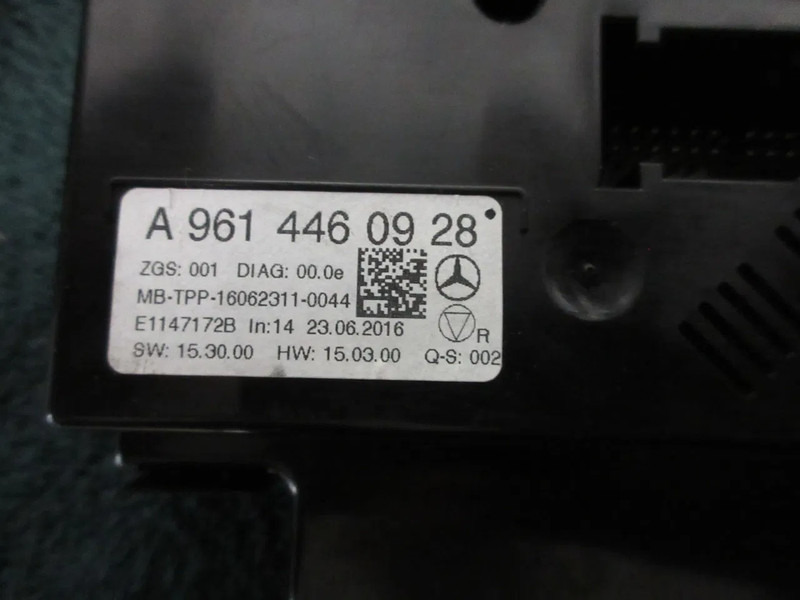 Mercedes-Benz A 961 446 09 28 KACHELMODULEN MERCEDES 1845 EURO 6 - Sistema eléctrico para Camión: foto 3 Mercedes-Benz A 961 446 09 28 KACHELMODULEN MERCEDES 1845 EURO 6 - Sistema eléctrico para Camión: foto 3