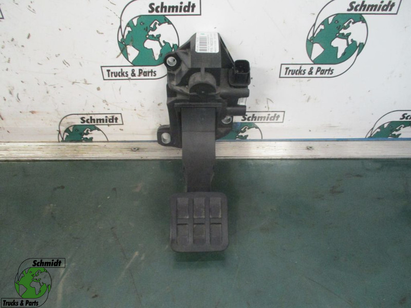 Renault 7482267250 Gas pedaal T 460 - Pedal para Camión: foto 1 Renault 7482267250 Gas pedaal T 460 - Pedal para Camión: foto 1