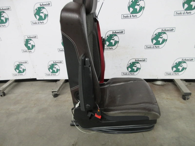Renault 7484561374 BESTUURDERSTOEL T 520 EURO 6 - Asiento para Camión: foto 2 Renault 7484561374 BESTUURDERSTOEL T 520 EURO 6 - Asiento para Camión: foto 2