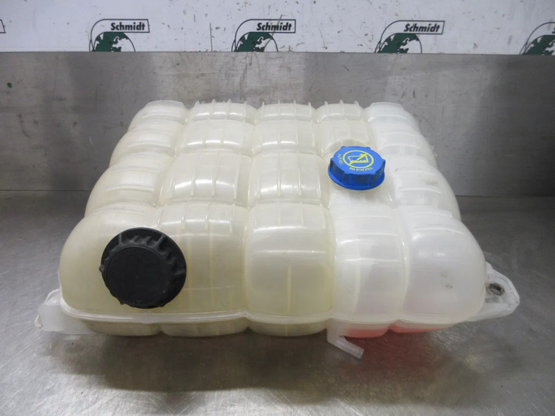 Volvo 22430043 // 22821826 WATERTANK VOLVO FH 460 EURO 6 MODEL 2018 - Depósito de expansión para Camión: foto 4 Volvo 22430043 // 22821826 WATERTANK VOLVO FH 460 EURO 6 MODEL 2018 - Depósito de expansión para Camión: foto 4