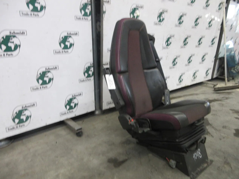 Volvo 23766412 // 23764396 STOELEN SET LUCHTGEVEERT R+L FM MODEL 2023 - Asiento para Camión: foto 2 Volvo 23766412 // 23764396 STOELEN SET LUCHTGEVEERT R+L FM MODEL 2023 - Asiento para Camión: foto 2