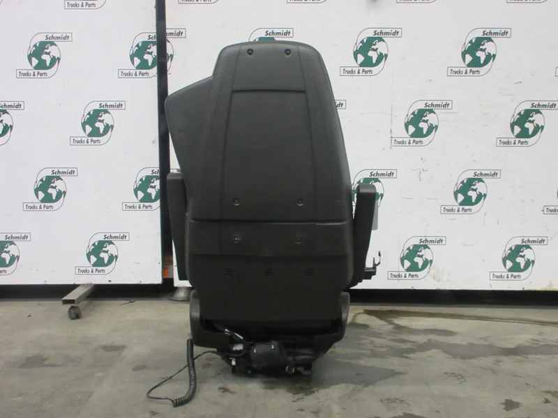 Volvo 23766412 // 23764396 STOELEN SET LUCHTGEVEERT R+L FM MODEL 2023 - Asiento para Camión: foto 5 Volvo 23766412 // 23764396 STOELEN SET LUCHTGEVEERT R+L FM MODEL 2023 - Asiento para Camión: foto 5