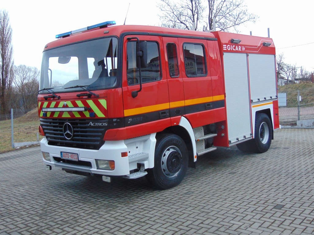MERCEDES-BENZ Actros 2031 V8 GICAR - Camión de bomberos: foto 1 MERCEDES-BENZ Actros 2031 V8 GICAR - Camión de bomberos: foto 1