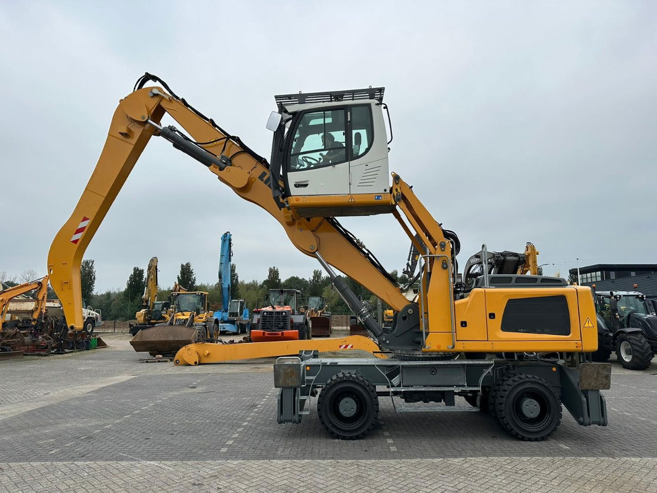 Liebherr LH 30 M - Manipulador de materiales: foto 1 Liebherr LH 30 M - Manipulador de materiales: foto 1