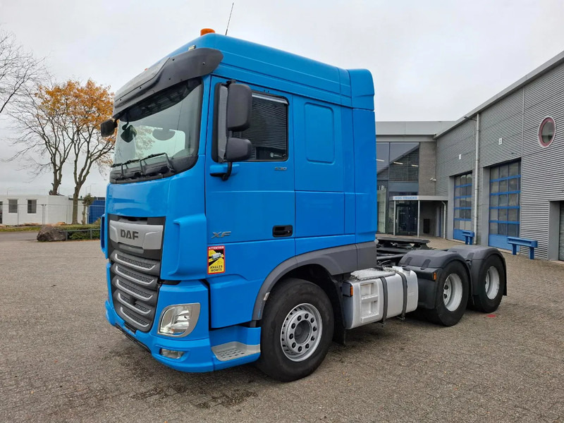 DAF XF106-530 / 6X4 / INTARDER / HYDRAULICS / ONLY:418213 KM / TUV:16-06-2026 / 44TON / LWDS / MANUAL / EURO-6 / 2018 - Cabeza tractora: foto 1 DAF XF106-530 / 6X4 / INTARDER / HYDRAULICS / ONLY:418213 KM / TUV:16-06-2026 / 44TON / LWDS / MANUAL / EURO-6 / 2018 - Cabeza tractora: foto 1