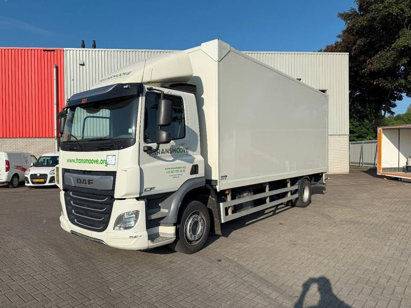 DAF CF 230 / ENGINE RUNNING / ONLY:286284 KM / ACC / LWDS / PLATFORM 2000 KG / 3SEATS / AUTOMATIC / EURO-6 / 2018 - Camión caja cerrada: foto 1 DAF CF 230 / ENGINE RUNNING / ONLY:286284 KM / ACC / LWDS / PLATFORM 2000 KG / 3SEATS / AUTOMATIC / EURO-6 / 2018 - Camión caja cerrada: foto 1
