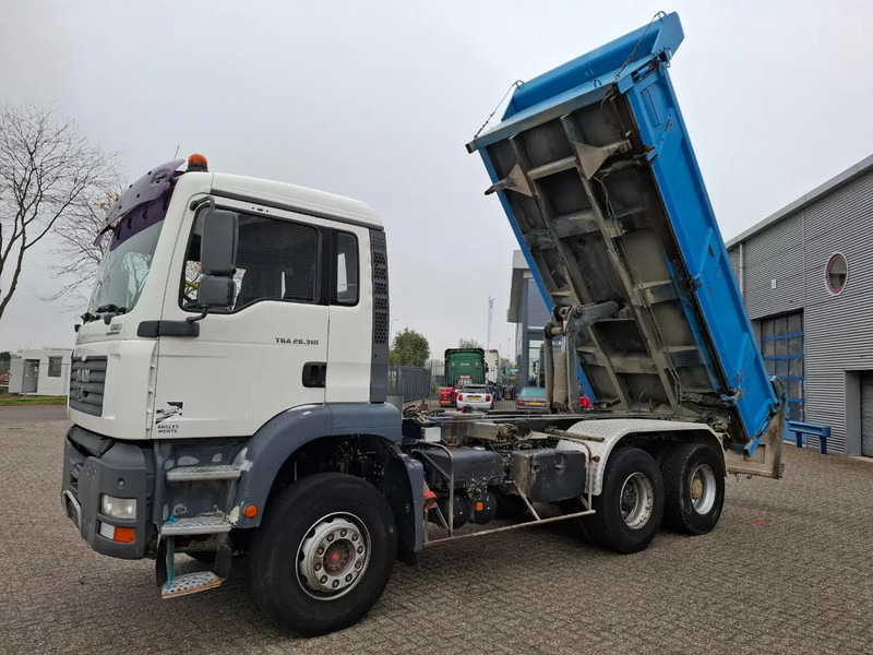 MAN TGA 26.310 / 6X4 / 2XBIG AXLE / 2SIDE TIPPER / ONLY:545423 KM / TUV:06-05-2026 / FULL-STEEL / AIRCO / MANUAL / EURO-4 / 2005 - Camión volquete: foto 1 MAN TGA 26.310 / 6X4 / 2XBIG AXLE / 2SIDE TIPPER / ONLY:545423 KM / TUV:06-05-2026 / FULL-STEEL / AIRCO / MANUAL / EURO-4 / 2005 - Camión volquete: foto 1