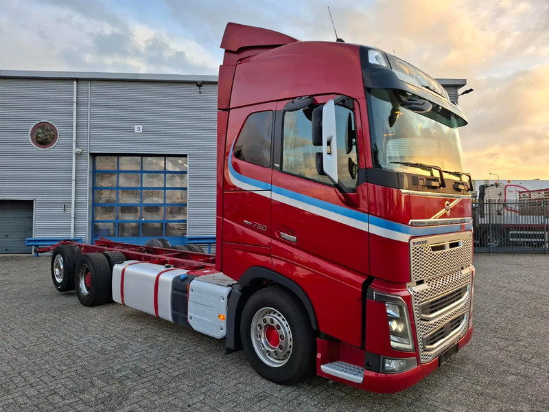 Volvo FH16-750 / BIG AXLE / VEB+ / ONLY:679711 KM / DYNAMIC STEERING / NAVI / LWDS / FULL-AIR / AUTOMATIC / EURO-6 / 2018 - Camión chasis: foto 2 Volvo FH16-750 / BIG AXLE / VEB+ / ONLY:679711 KM / DYNAMIC STEERING / NAVI / LWDS / FULL-AIR / AUTOMATIC / EURO-6 / 2018 - Camión chasis: foto 2