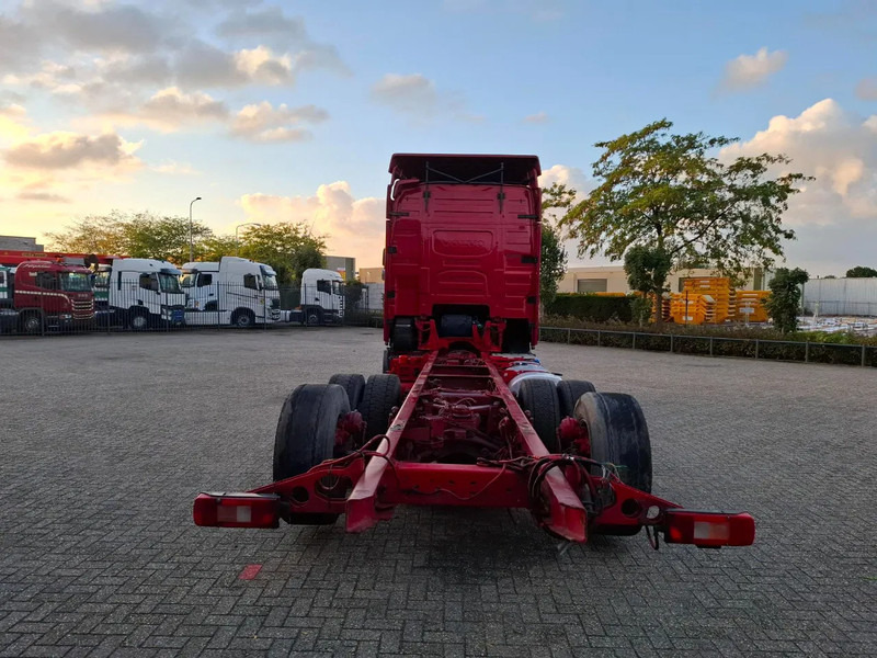 Volvo FH16-750 / BIG AXLE / VEB+ / ONLY:679711 KM / TECHNICAL 70TON / 9TON FRONT AXLE / INLINER / FULL-AIR / AUTOMATIC / EURO-6 / 2018 - Camión chasis: foto 4 Volvo FH16-750 / BIG AXLE / VEB+ / ONLY:679711 KM / TECHNICAL 70TON / 9TON FRONT AXLE / INLINER / FULL-AIR / AUTOMATIC / EURO-6 / 2018 - Camión chasis: foto 4