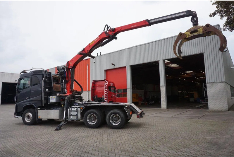 Volvo FH16-750 / ENGINE RUNNING / 6x4 / RETARDER / BIG AXLE / VEB+ / PALFINGER FD250 / EURO-6 / 2016 - Camión forestal: foto 5 Volvo FH16-750 / ENGINE RUNNING / 6x4 / RETARDER / BIG AXLE / VEB+ / PALFINGER FD250 / EURO-6 / 2016 - Camión forestal: foto 5