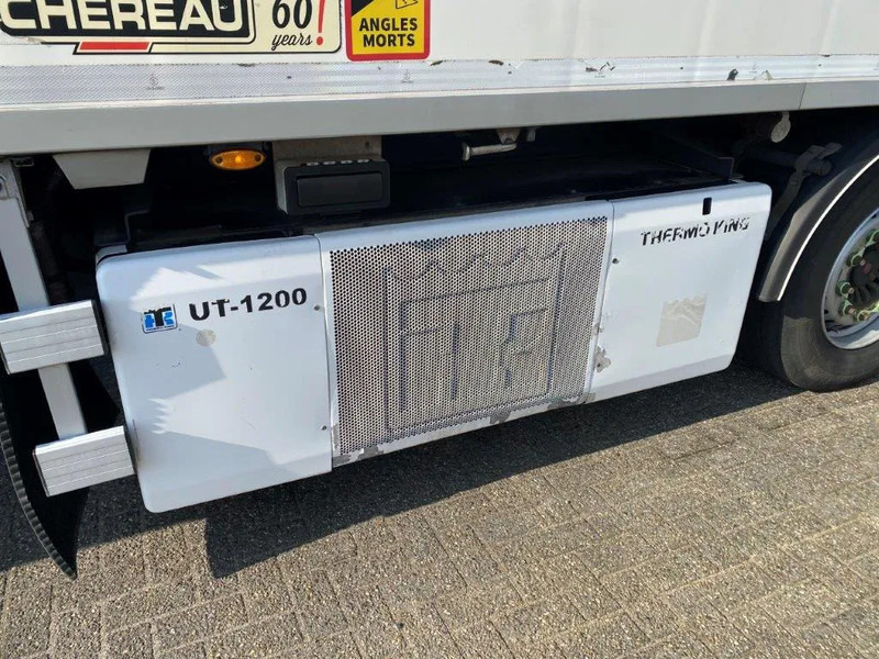 Camión frigorífico Volvo FM4-420 / COMPLETE COOL+FREEZE COMBI / CHEREAU / THROUGH-LOADING SYSTEM / 2XPLATFORM DHOLLANDIA / FREEZING LOCK / AUTOMATIC / EU: foto 20