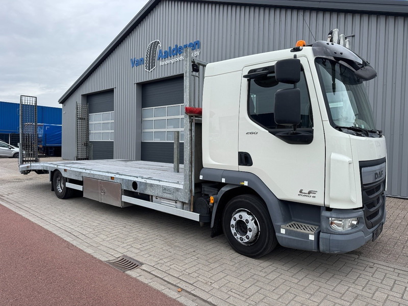 DAF LF260, 735 L, 11.050 Kg Capp, Oprij Rampen - Camión portavehículos: foto 1 DAF LF260, 735 L, 11.050 Kg Capp, Oprij Rampen - Camión portavehículos: foto 1