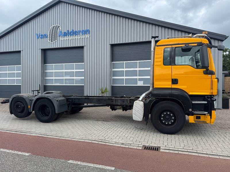 MAN TGS 26.360 6x2, Manual Gear, Steering Axle - Camión caja cerrada: foto 2 MAN TGS 26.360 6x2, Manual Gear, Steering Axle - Camión caja cerrada: foto 2