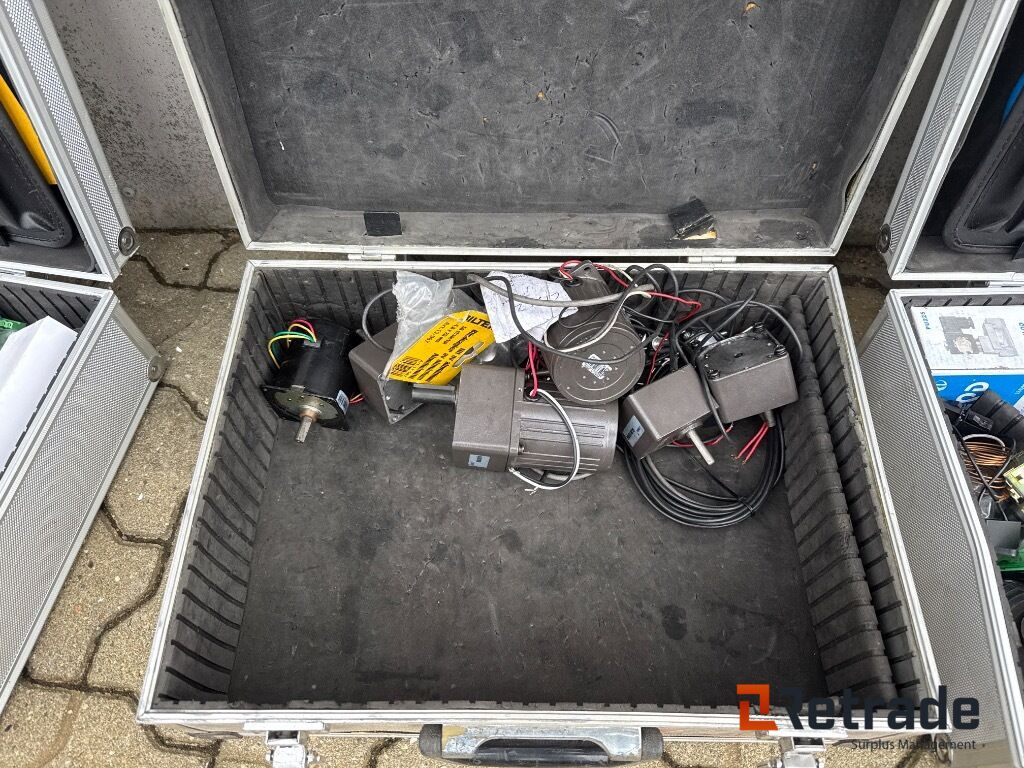 6 metalkufferter med reservedele til pillefyr - Equipo de construcción: foto 5 6 metalkufferter med reservedele til pillefyr - Equipo de construcción: foto 5