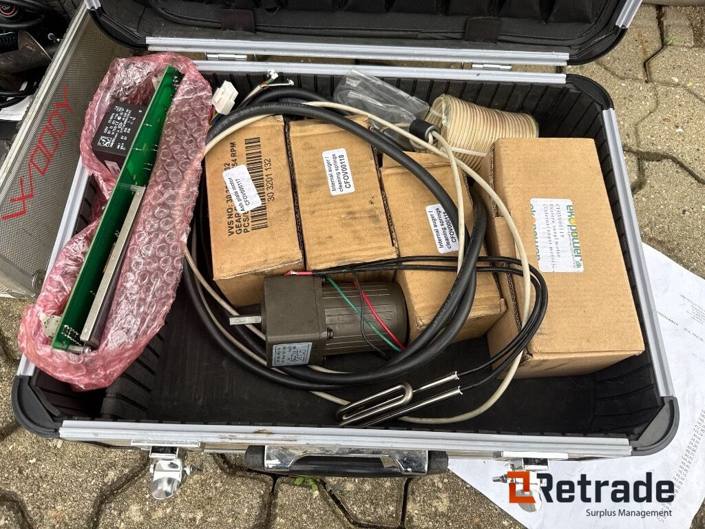 6 metalkufferter med reservedele til pillefyr - Equipo de construcción: foto 1 6 metalkufferter med reservedele til pillefyr - Equipo de construcción: foto 1