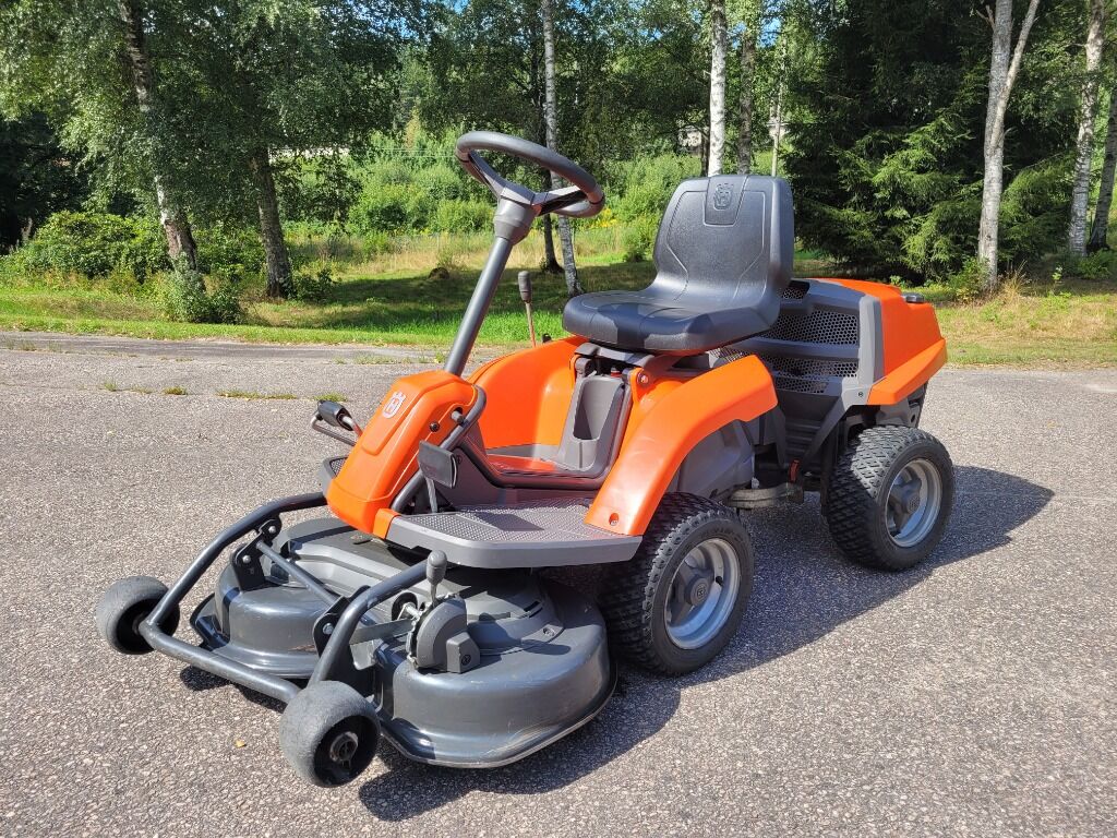 Åkgräsklippare Husqvarna Rider R111B - Maquinaria de jardinería: foto 1 Åkgräsklippare Husqvarna Rider R111B - Maquinaria de jardinería: foto 1