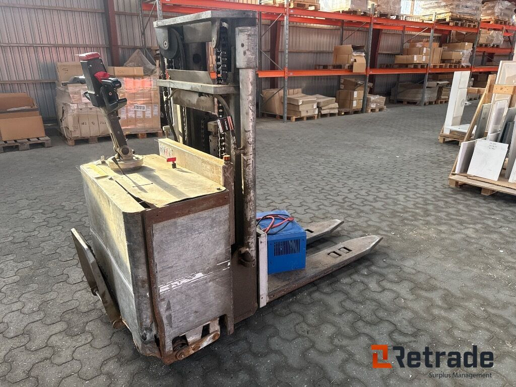 El-stabler Toyota SBE/S1500 - Apilador: foto 3 El-stabler Toyota SBE/S1500 - Apilador: foto 3