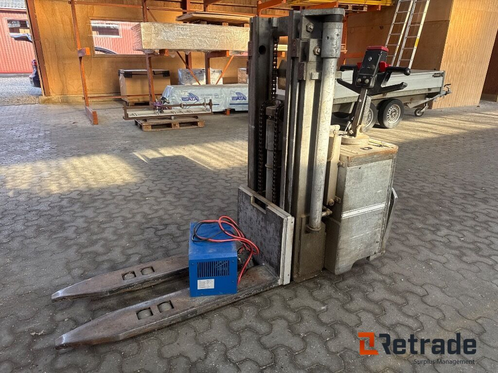 El-stabler Toyota SBE/S1500 - Apilador: foto 1 El-stabler Toyota SBE/S1500 - Apilador: foto 1