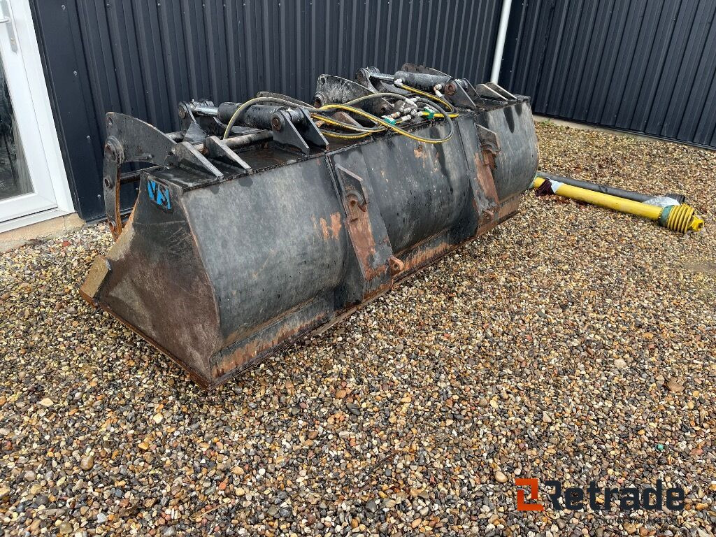 Forskelligt udstyr VS Overfaldsklo - Cazo cargador: foto 1 Forskelligt udstyr VS Overfaldsklo - Cazo cargador: foto 1