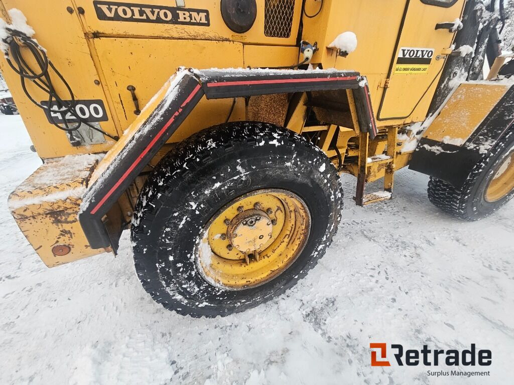 Maquinaria de construcción Hjullastare Volvo 4200 med skopa: foto 32 Maquinaria de construcción Hjullastare Volvo 4200 med skopa: foto 32