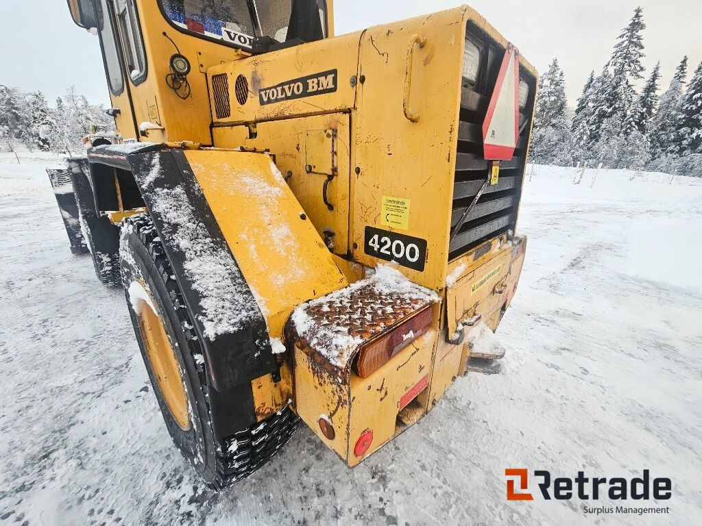Maquinaria de construcción Hjullastare Volvo 4200 med skopa: foto 37 Maquinaria de construcción Hjullastare Volvo 4200 med skopa: foto 37