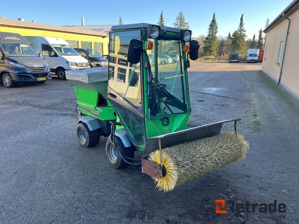 Plæne- og parkmaskiner EGHOLM 2150 Redskabsbærer - Vehículo municipal: foto 2 Plæne- og parkmaskiner EGHOLM 2150 Redskabsbærer - Vehículo municipal: foto 2