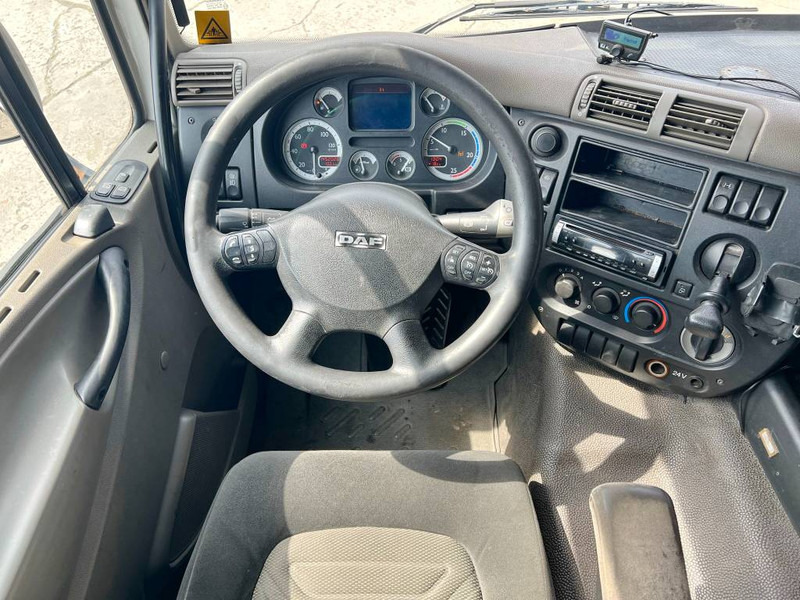 Foto del interior 1: Cabeza tractora DAF CF85.360 + Effer 165-11-48 - 13.30 Crane Kran