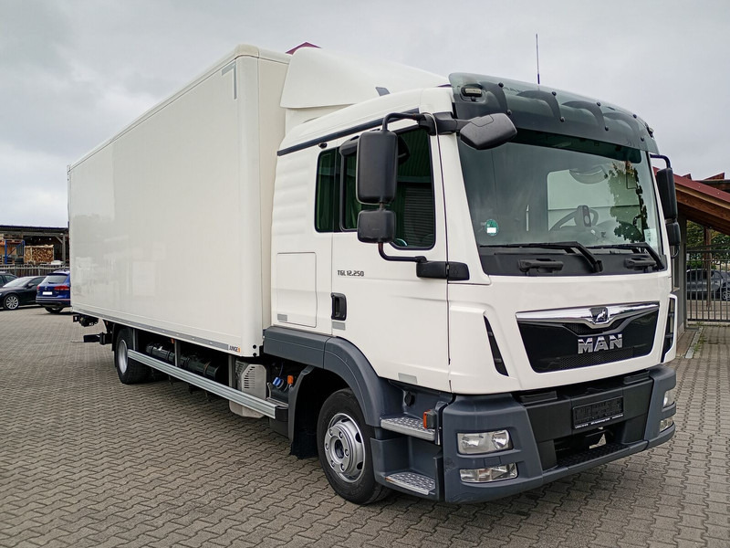 MAN 12.250 Koffer 4X2 Euro6 LBW AHK (35) - Camión caja cerrada: foto 2 MAN 12.250 Koffer 4X2 Euro6 LBW AHK (35) - Camión caja cerrada: foto 2