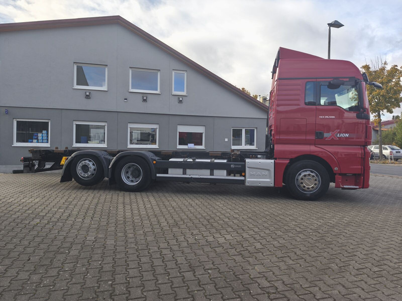MAN TGX 26.500 BDF 6x2 Euro 6 Retarder Standard Lift+Lenk (29) - Camión chasis: foto 4 MAN TGX 26.500 BDF 6x2 Euro 6 Retarder Standard Lift+Lenk (29) - Camión chasis: foto 4