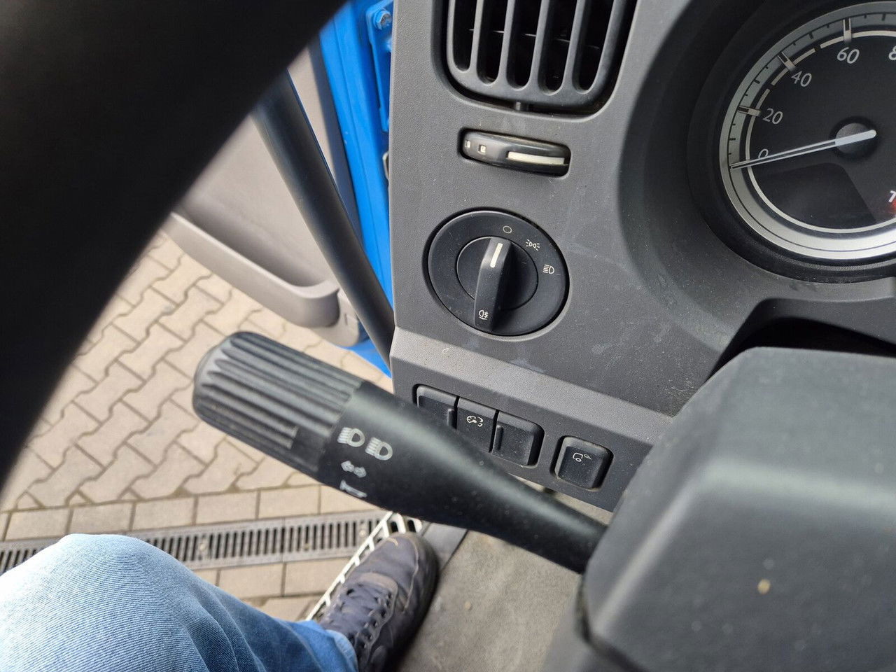 Camión caja cerrada DAF LF 220 DAF LF 220: foto 29