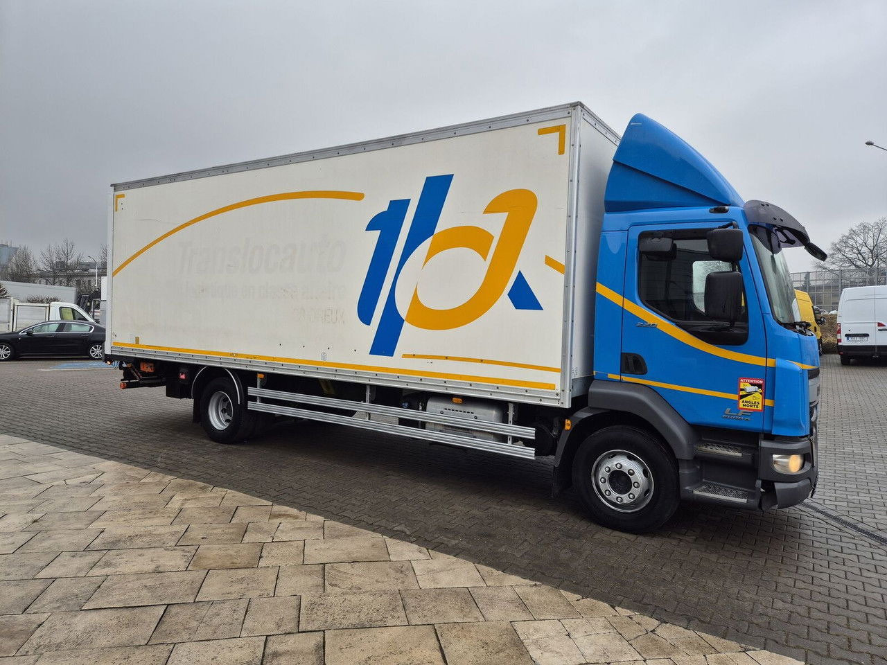 Camión caja cerrada DAF LF 220 DAF LF 220: foto 6