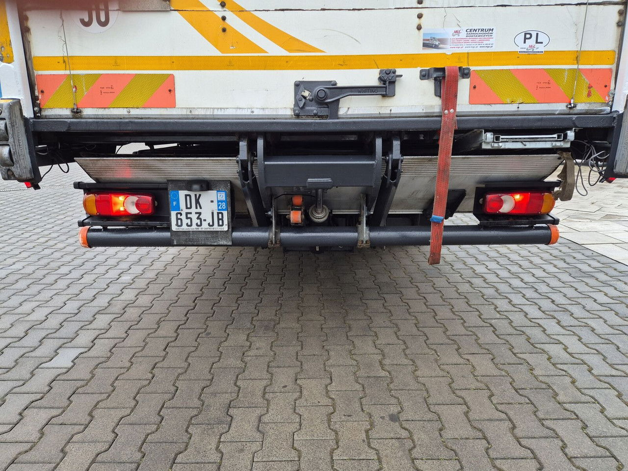 Camión caja cerrada DAF LF 220 DAF LF 220: foto 20