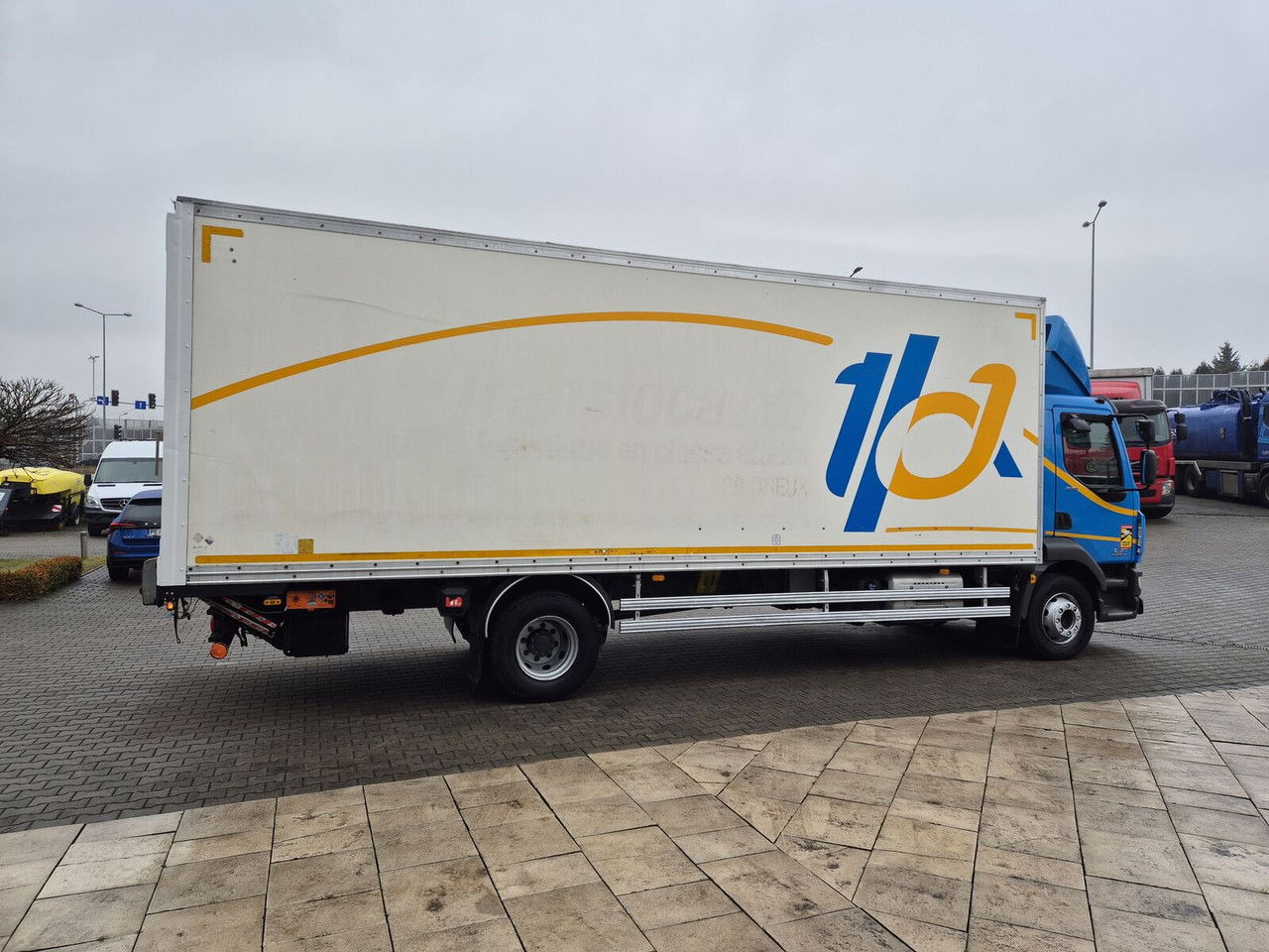 Camión caja cerrada DAF LF 220 DAF LF 220: foto 8