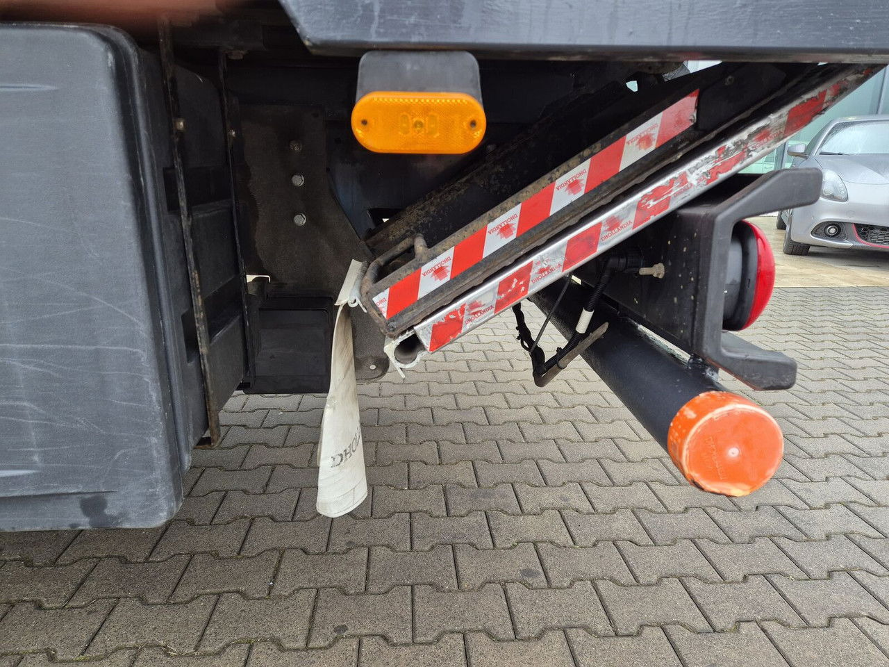 Camión caja cerrada DAF LF 220 DAF LF 220: foto 19