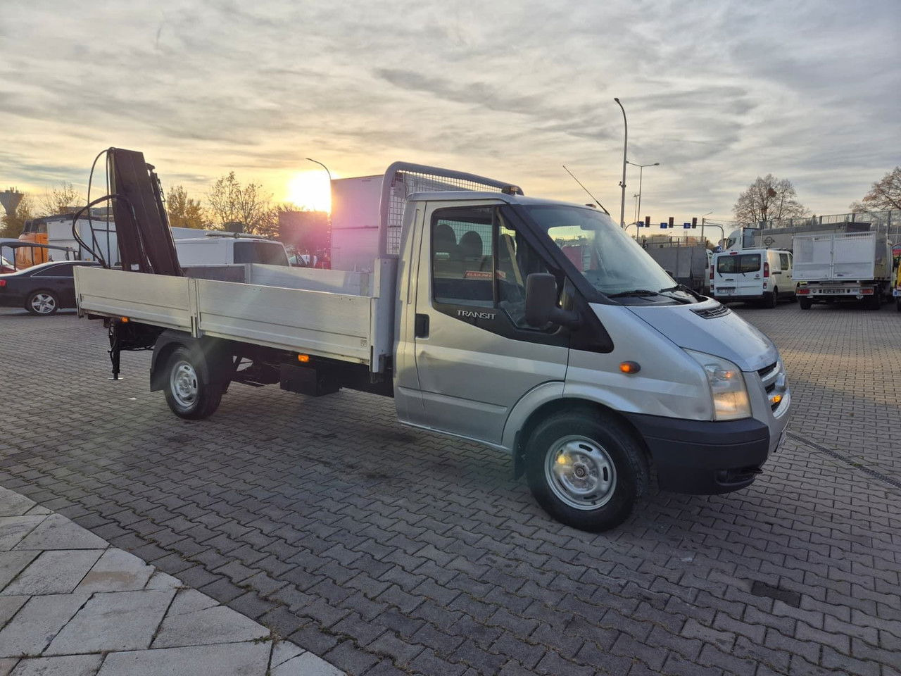 Ford Transit 350 2.4 TDCi / Very Strong Hiab / 1 Owner / Serviced - Furgoneta caja abierta: foto 5 Ford Transit 350 2.4 TDCi / Very Strong Hiab / 1 Owner / Serviced - Furgoneta caja abierta: foto 5