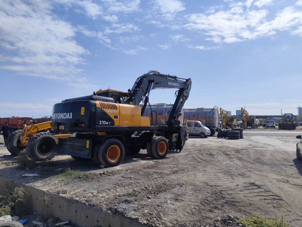 Hyundai R210-7 - Excavadora de ruedas: foto 4 Hyundai R210-7 - Excavadora de ruedas: foto 4