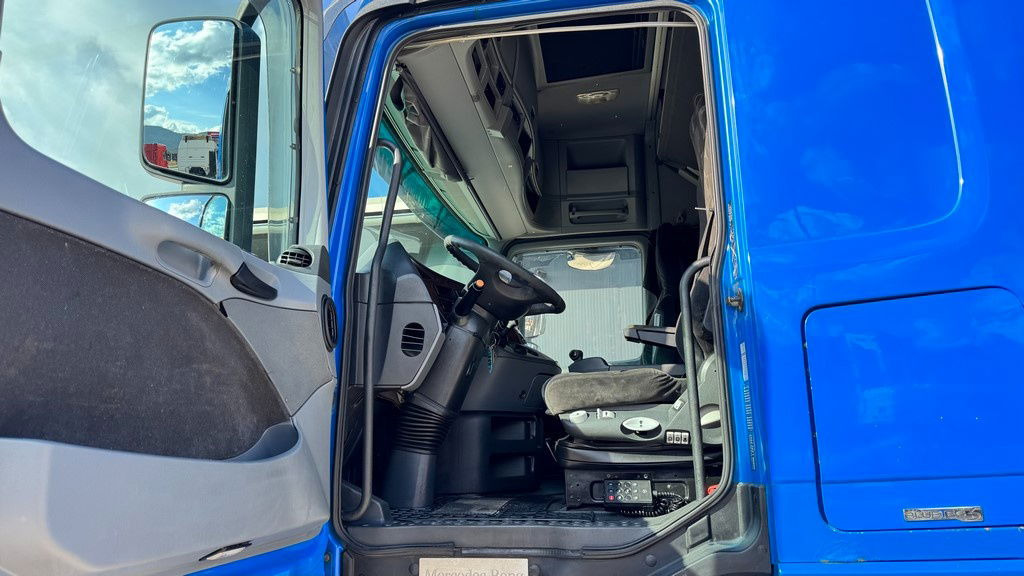 Leasing de  Mercedes-Benz Actros 1844 4x2 tractor unit - retarder Mercedes-Benz Actros 1844 4x2 tractor unit - retarder: foto 21