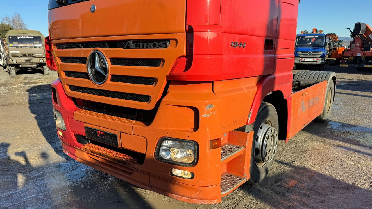 Mercedes-Benz Actros 1844 LS 4x2 tractor unit - retarder - Cabeza tractora: foto 2 Mercedes-Benz Actros 1844 LS 4x2 tractor unit - retarder - Cabeza tractora: foto 2